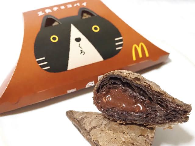 「三角チョコパイ食べちゃいました」